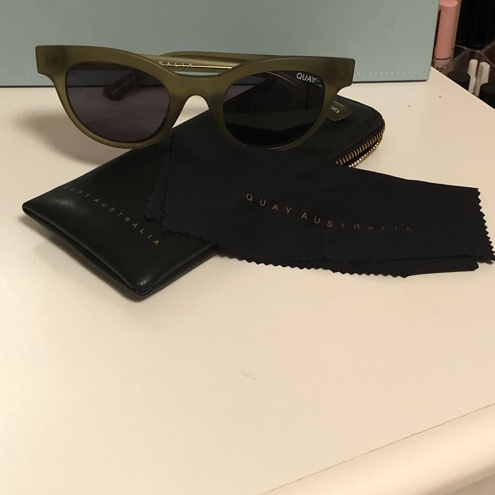 SOLD - Quay x Kylie Star Struck Sunglasses